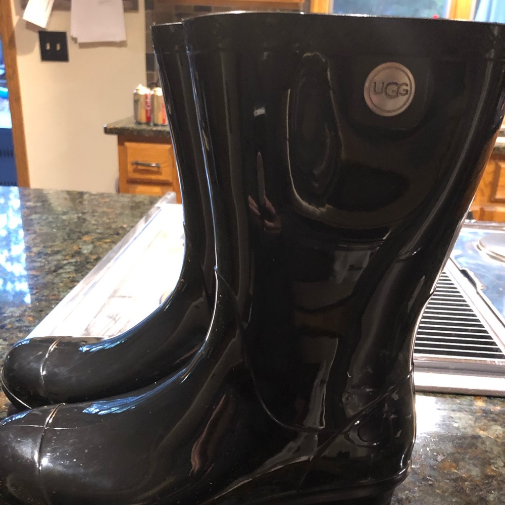 Ugg rain boots for girls! Plus 2 pair Ugg socks